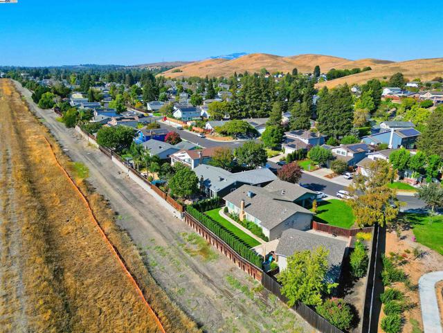 7653 Turquoise St, Dublin CA: https://media.crmls.org/mediaz/bda7c626-4140-43a0-ab64-a9ec38cc250b.jpg