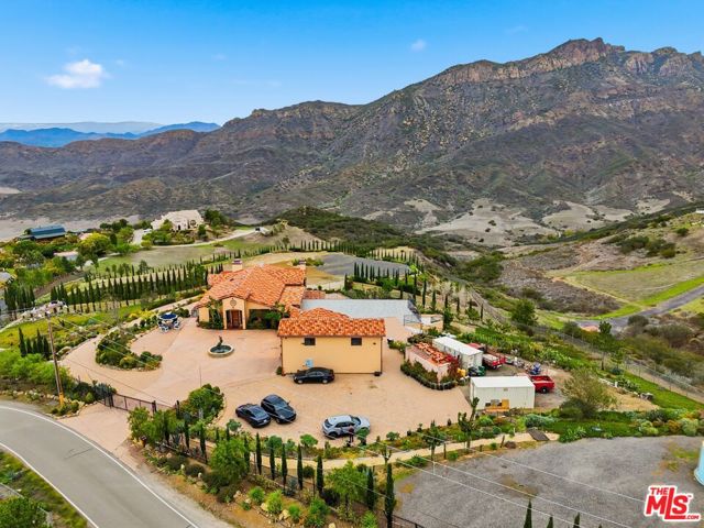 10825 Pacific View Drive, Malibu CA: https://media.crmls.org/mediaz/bda86a08-22e9-4331-9ff3-65508f87fa4c.jpg