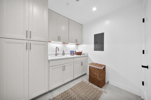 812 N Cleveland Street, Oceanside CA: https://media.crmls.org/mediaz/bda99975-c8a3-45db-9cb8-c58cf6228cba.jpg