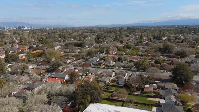 1298 Dahlia Loop, San Jose CA: https://media.crmls.org/mediaz/bda9f794-a1bb-4cd4-b7d6-53827f9ea147.jpg