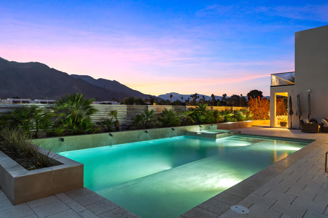 427 N Avenida Caballeros, Palm Springs CA: https://media.crmls.org/mediaz/bdaa1e06-c2f5-471c-923a-9505b47b3830.jpg