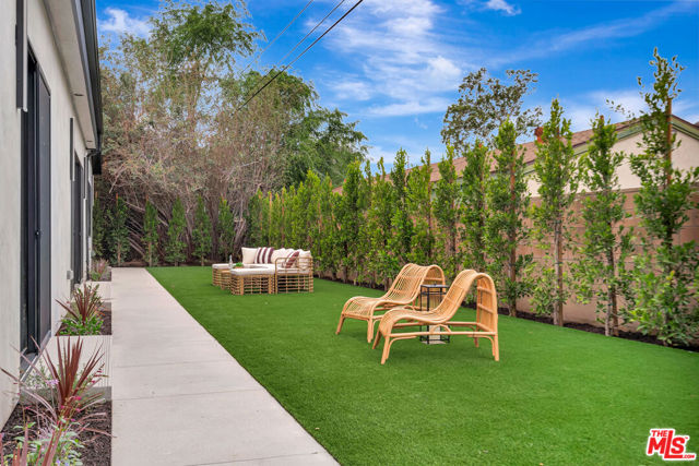 19513 Cantara Street, Reseda CA: https://media.crmls.org/mediaz/bdaa3cd8-4a6e-4d47-9e45-d728bb2f9d3b.jpg