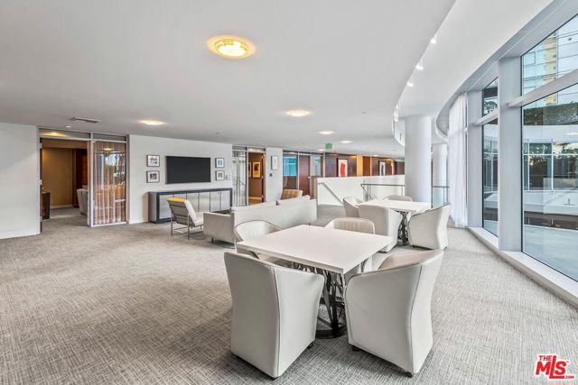 13700 MARINA POINTE Drive, Marina del Rey CA: https://media.crmls.org/mediaz/bdaa63b8-b0c8-4686-ad9d-5cd36f36010c.jpg