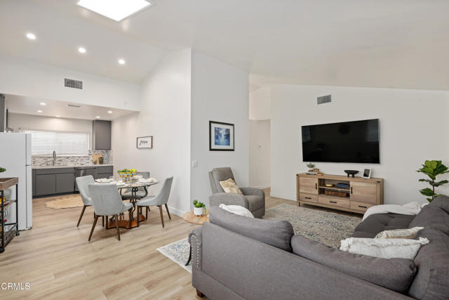Detail Gallery Image 5 of 19 For 4617 9th St, Carpinteria,  CA 93013 - 3 Beds | 2 Baths