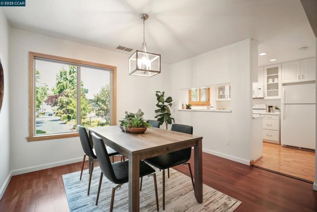 232 Jewel Terrace, Danville CA: https://media.crmls.org/mediaz/bdaa7709-2e27-4da5-a9e0-05b49ef85130.jpg