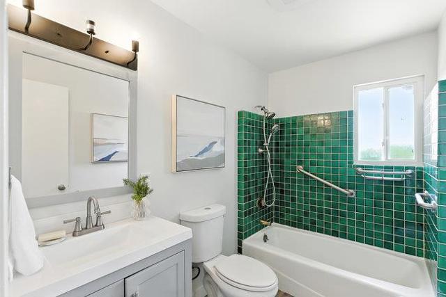730 Sierra Street, Moss Beach CA: https://media.crmls.org/mediaz/bdaa7e06-df5d-4378-8969-8f61a4bd54d3.jpg