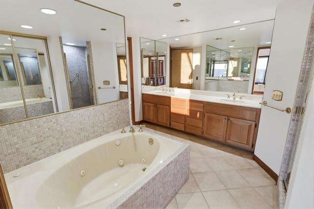 230 W Laurel Street, San Diego CA: https://media.crmls.org/mediaz/bdaa916c-6220-415a-b81b-239504844aa7.jpg