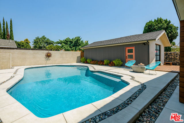 18839 Plummer Street, Northridge CA: https://media.crmls.org/mediaz/bdaaaaf3-6537-45a1-87cd-a5db29479411.jpg