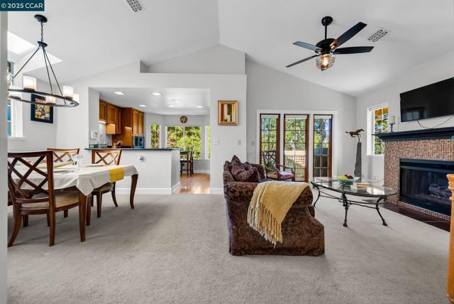 1618 Brush Creek Place, Danville CA: https://media.crmls.org/mediaz/bdaacfed-f3f9-4173-baf7-a49cf99fea32.jpg
