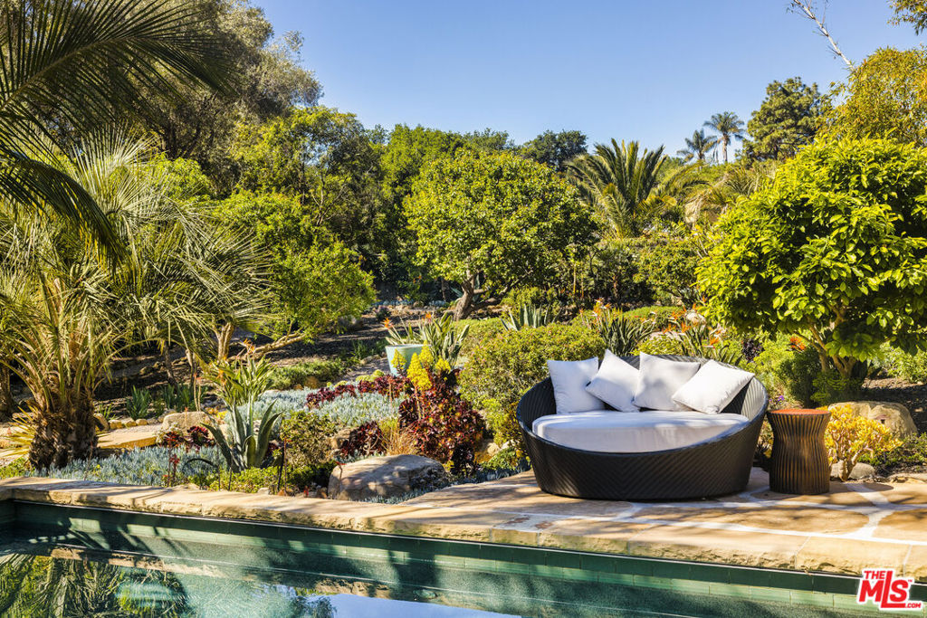 1399 School House Road