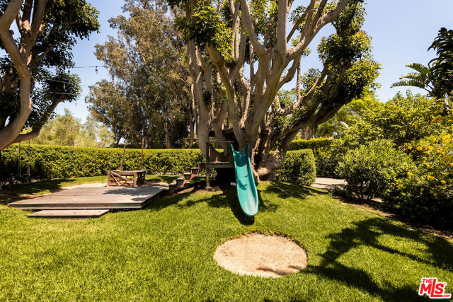 28837 Grayfox Street, Malibu CA: https://media.crmls.org/mediaz/bdab722a-e653-41ff-9ce3-001c71b72c5b.jpg