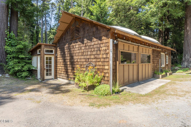 32450 32450 Simpson Lane, Fort Bragg CA: https://media.crmls.org/mediaz/bdac150d-c1e7-4f99-bae9-b488d27d3a56.jpg