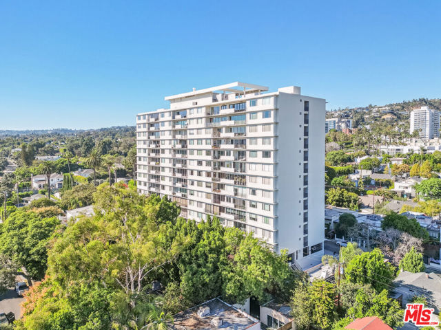 818 N Doheny Drive, West Hollywood CA: https://media.crmls.org/mediaz/bdac36fe-52cc-4ef1-926c-aa297567a05a.jpg