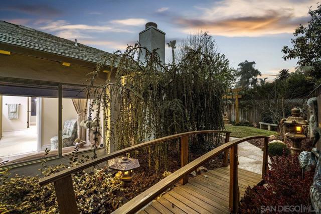 1059 Hymettus Ave, Encinitas CA: https://media.crmls.org/mediaz/bdac90fd-be9b-4429-bf8d-e71e790adaf8.jpg