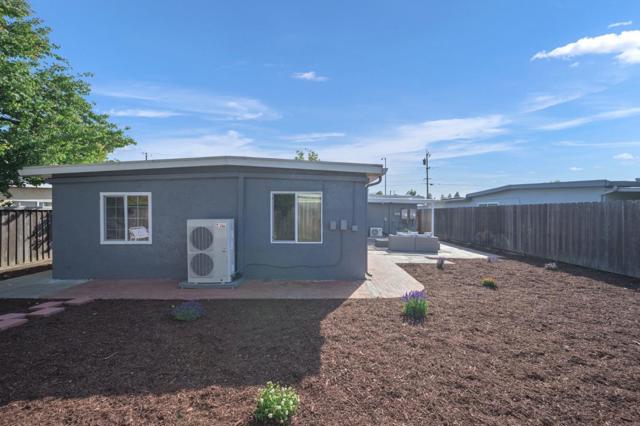 42758 Charleston Way, Fremont CA: https://media.crmls.org/mediaz/bdad0270-321f-448c-a20a-18b5315d0e5c.jpg