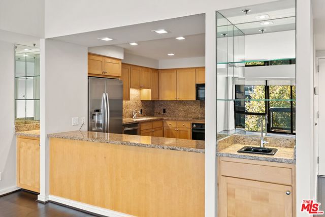10445 Wilshire Boulevard, 406 photo 16