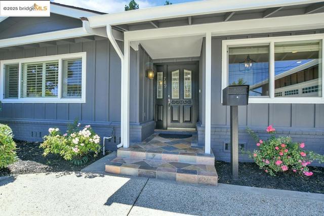 789 E Angela St, Pleasanton CA: https://media.crmls.org/mediaz/bdad8673-78d0-4df0-ada8-1f7fc738e82a.jpg
