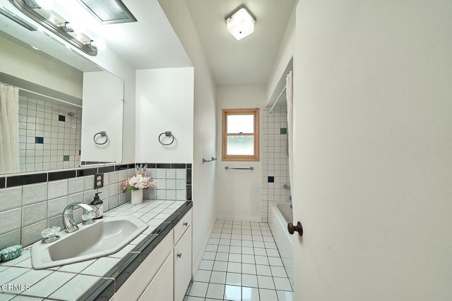 Detail Gallery Image 17 of 23 For 3106 Honolulu Ave, La Crescenta,  CA 91214 - 4 Beds | 2 Baths