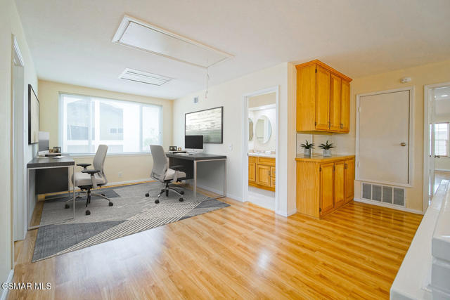 2111 Peak Place, Thousand Oaks CA: https://media.crmls.org/mediaz/bdae3b69-b9b8-41dd-a6de-2487917a410a.jpg