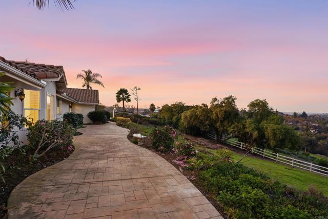 Detail Gallery Image 6 of 31 For 2449 Trails End, Fallbrook,  CA 92028 - 4 Beds | 3 Baths