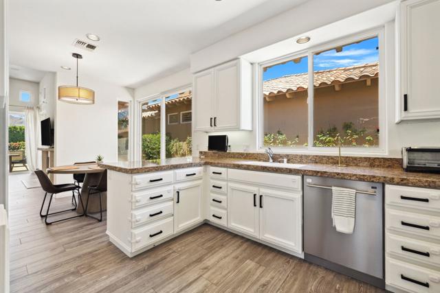 48205 Via Solana, La Quinta CA: https://media.crmls.org/mediaz/bdae87cf-f4df-403f-8484-57f666552da6.jpg