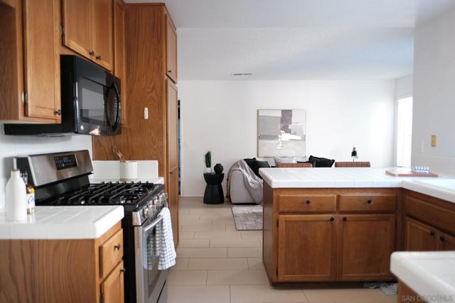 4835 Glenhaven Dr, Oceanside CA: https://media.crmls.org/mediaz/bdaf2c75-29cf-4cef-9ea0-7012a881fad3.jpg