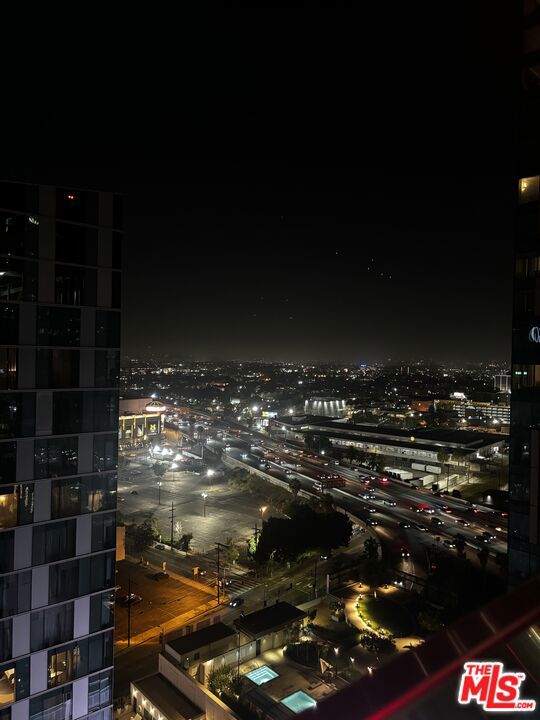 https://media.crmls.org/mediaz/bdaf9bfd-362e-4a4e-be37-c6f9f718063c.jpg?preset=X-Large