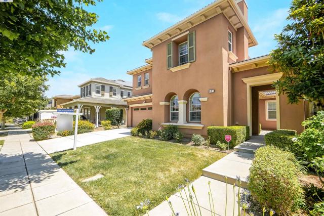 671 W Questa Trl, Mountain House CA: https://media.crmls.org/mediaz/bdb0216c-005c-4159-b803-664262314676.jpg