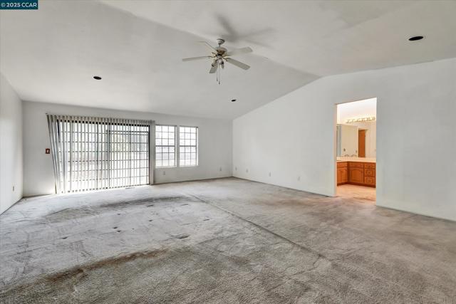 1069 16Th St, Oakland CA: https://media.crmls.org/mediaz/bdb03b68-cc42-4ffb-84c3-5d6f13c357ac.jpg