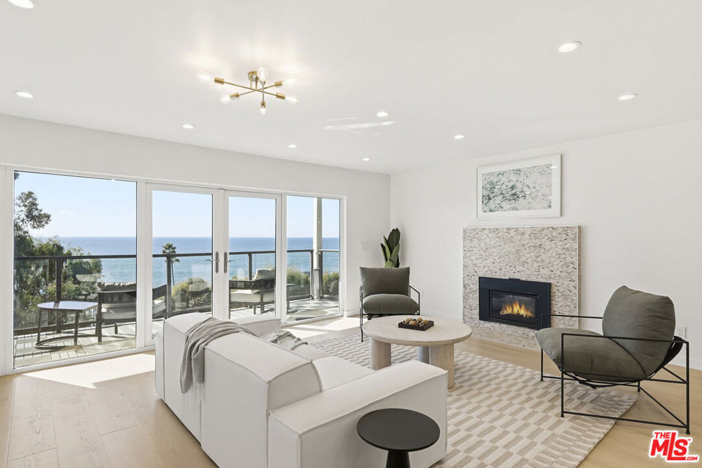 2442 S Coast Highway #3