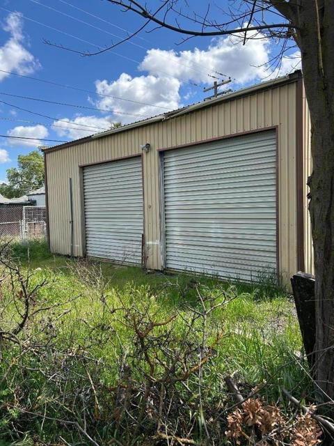 112 E Street, Empire CA: https://media.crmls.org/mediaz/bdb07306-9cd2-484e-92a1-7857d6a90f3d.jpg