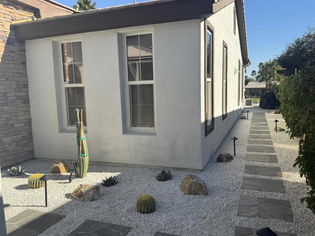 61722 Topaz Drive, La Quinta CA: https://media.crmls.org/mediaz/bdb13a93-e22d-46c7-ab6a-d78711ffcc15.jpg