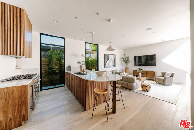 3440 Cattaraugus Avenue, Culver City CA: https://media.crmls.org/mediaz/bdb1742e-7603-4c9b-a9ef-a69190d1ea23.jpg
