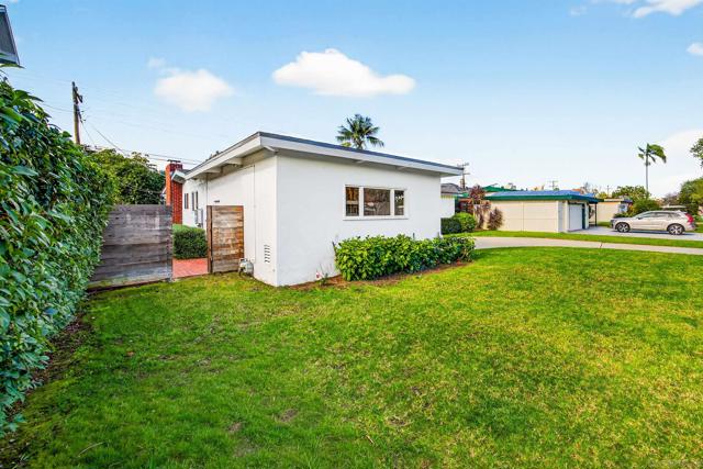 660 Cabrillo Ave, Coronado CA: https://media.crmls.org/mediaz/bdb17efa-4417-4691-bd22-52b8a2b66682.jpg
