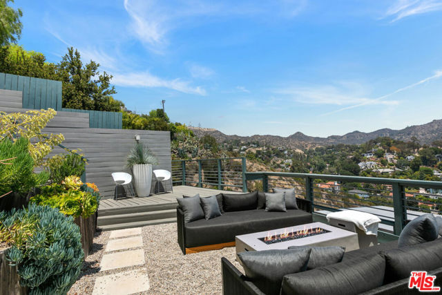 2742 Creston Drive, Los Angeles CA: https://media.crmls.org/mediaz/bdb1b727-68a3-4882-8f65-c726ec53ae76.jpg