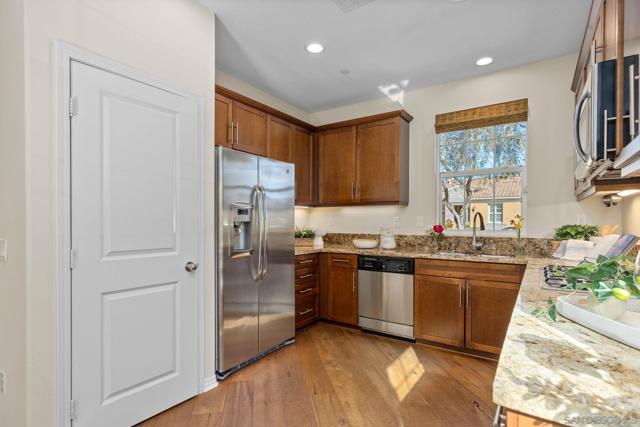 Image 11 of 48 For 3595 Glen Ave