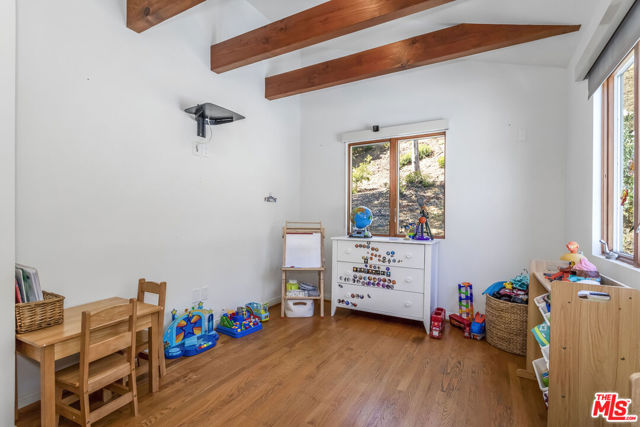 8783 Lookout Mountain Avenue, Los Angeles CA: https://media.crmls.org/mediaz/bdb2642b-8100-4237-a2a3-767dc38d53f0.jpg