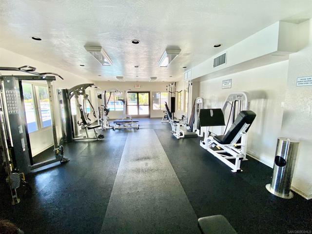 1326 Caminito Arriata, La Jolla CA: https://media.crmls.org/mediaz/bdb2b854-ec3a-4f16-8717-ba6b9af8f9a4.jpg