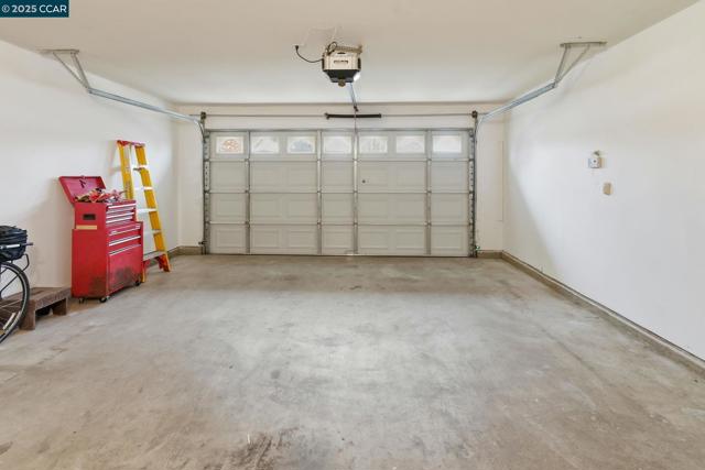 443 Mandarin Cir, Vacaville CA: https://media.crmls.org/mediaz/bdb31fa6-3fca-426f-b209-f79788fe1f83.jpg