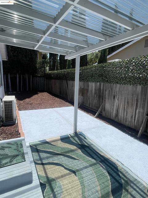 1660 Jenkinson Drive, Concord CA: https://media.crmls.org/mediaz/bdb33655-016d-4225-aedf-1da5aca82615.jpg