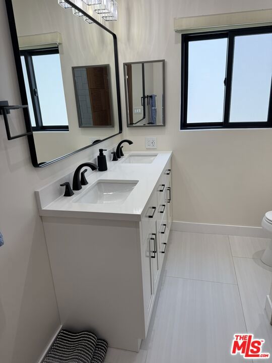 7627 Encino Avenue, Northridge CA: https://media.crmls.org/mediaz/bdb37fa6-9213-4207-bf1f-051953672451.jpg