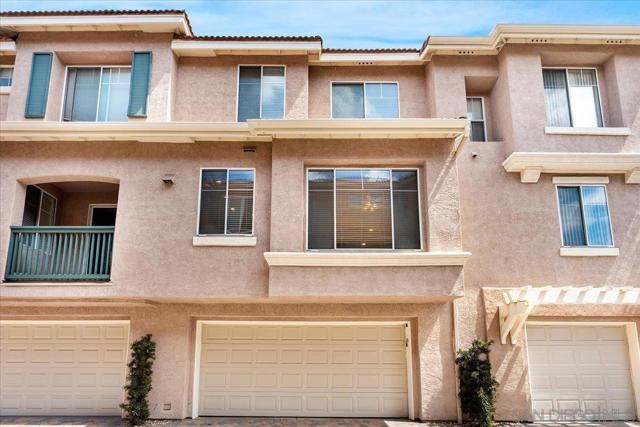 938 Camino De La Reina, San Diego CA: https://media.crmls.org/mediaz/bdb44433-19f4-406d-a28f-2bb3ddcfac41.jpg