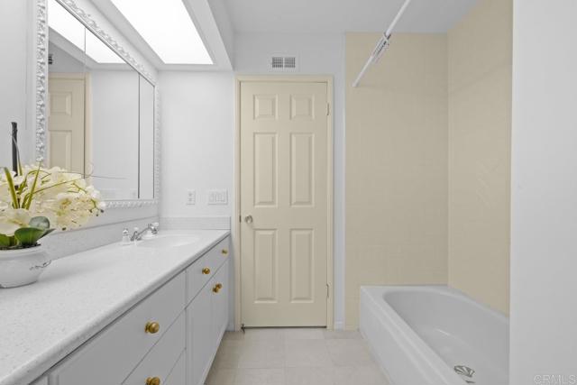 Detail Gallery Image 39 of 66 For 4955 Corlita Court Ct, San Diego,  CA 92122 - 3 Beds | 2/1 Baths