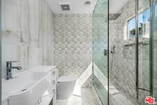 2600 Carman Crest Drive, Los Angeles CA: https://media.crmls.org/mediaz/bdb4d3e7-8ae7-48e4-aea5-750385320660.jpg