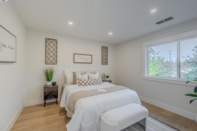 311 Foxboro Ct, San Ramon CA: https://media.crmls.org/mediaz/bdb4dbb3-fb18-4e02-9d47-526aae9b2fb3.jpg