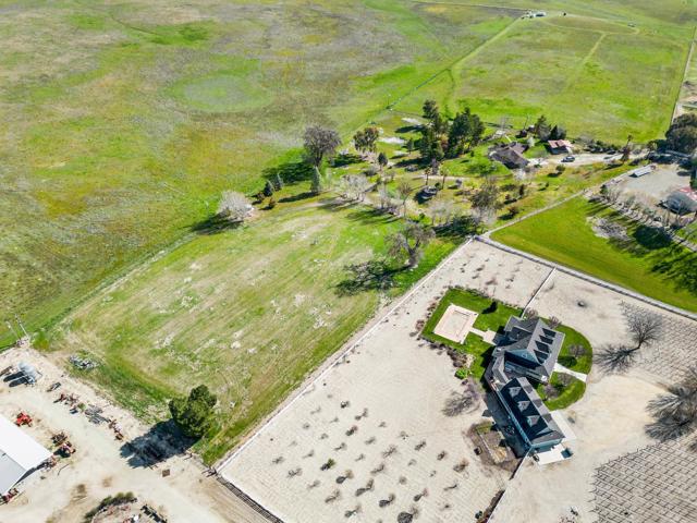 50145 Adobe Place, Lockwood CA: https://media.crmls.org/mediaz/bdb52560-0bea-474b-a1a9-45b53032747a.jpg