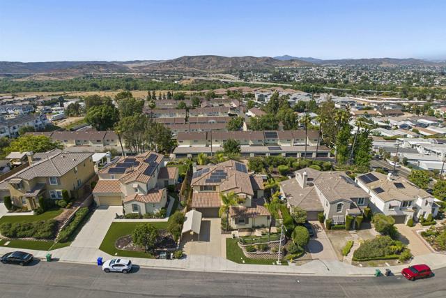 7787 Britt Pl, Santee CA: https://media.crmls.org/mediaz/bdb573ac-05b5-49c0-96fa-500f3799343b.jpg