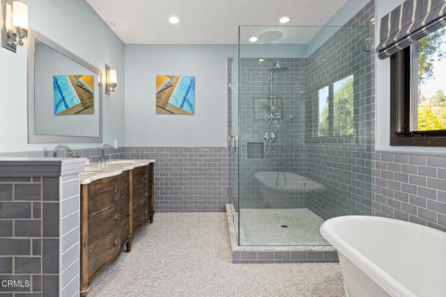 1052 New York Drive, Altadena CA: https://media.crmls.org/mediaz/bdb5bf80-5bc5-4ae6-b059-5760c25bd55a.jpg