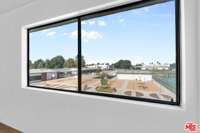 6323 Reseda Boulevard, Tarzana CA: https://media.crmls.org/mediaz/bdb75ee6-f467-4b9c-a97b-68379576332f.jpg