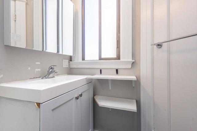 806810 Union Street, San Francisco CA: https://media.crmls.org/mediaz/bdb79c1f-1ee7-450b-a381-54f96b8a668f.jpg